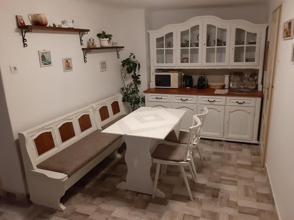 Апартаменти Edina Vintage Vendeghaz Мошонмадяровар Екстер'єр фото