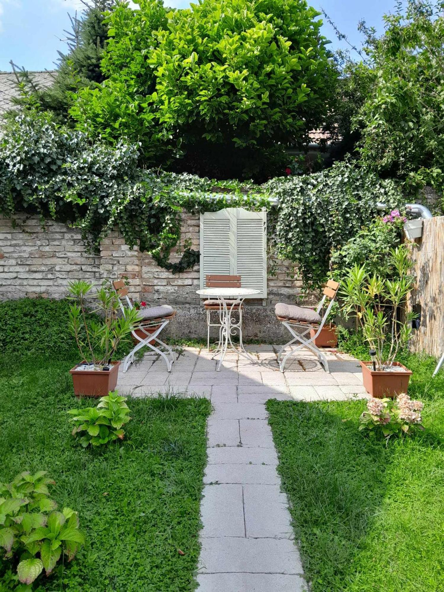 Апартаменти Edina Vintage Vendeghaz Мошонмадяровар Екстер'єр фото