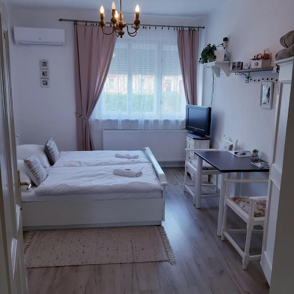Апартаменти Edina Vintage Vendeghaz Мошонмадяровар Екстер'єр фото